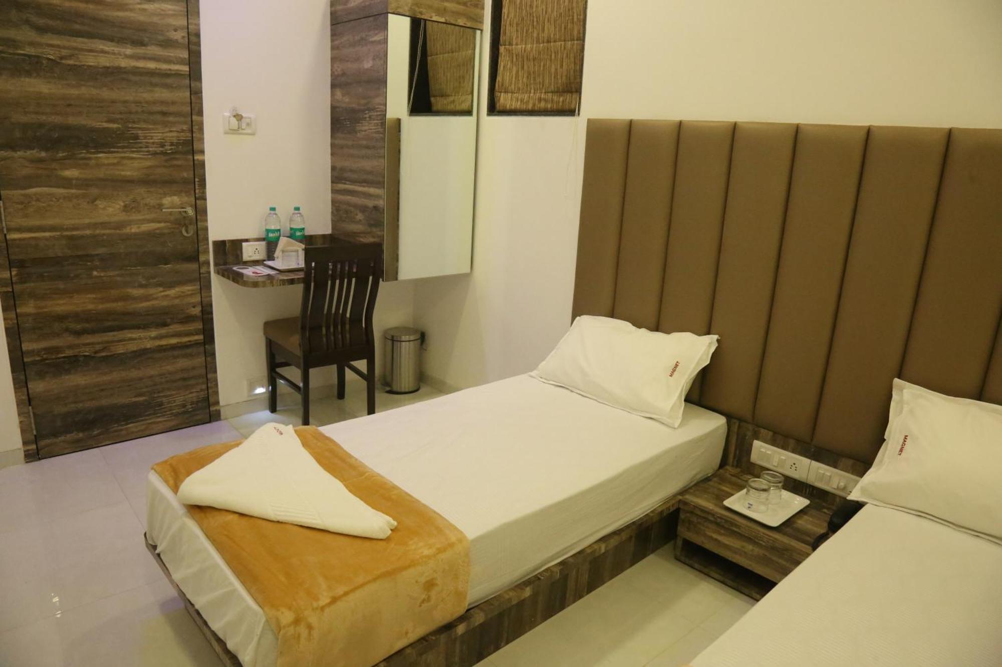 Hotel Magnum Airport T-2 Bombay Exterior foto